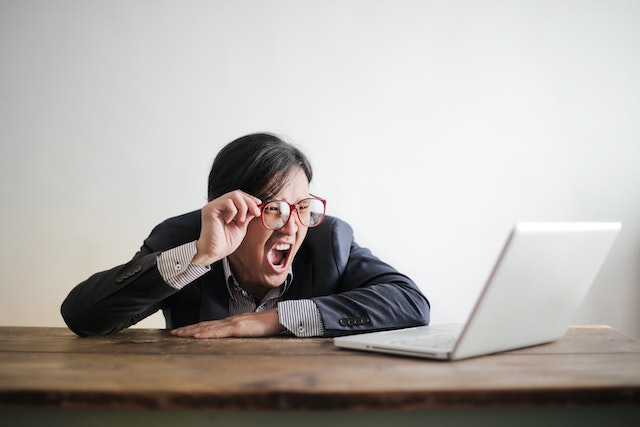Dormir au travail, bonne ou mauvaise idée ? dormir au travail
