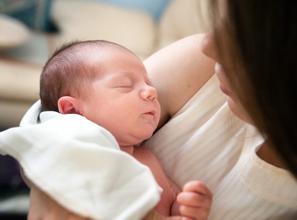 Pouquoi mon bébé pleure pendant son sommeil Pourquoi mon bébé pleure pendant son sommeil