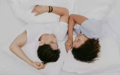 Pourquoi les Femmes Ont-elles Besoin de Plus de Sommeil que les Hommes? La Science Répond!